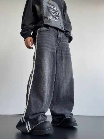 Monochrome baggy jeans outfit