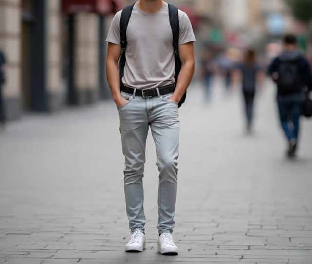 Belted & Tucked Clean Fit Tucked tee and belt with skinny jeans